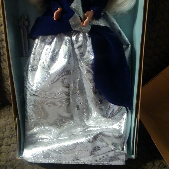 1995 Special Edition Winter Velvet barbie - Picture 4 of 9